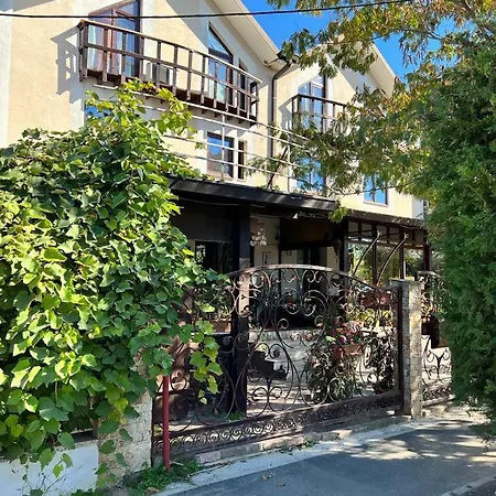 Πανσιόν Villa-colonial 3*